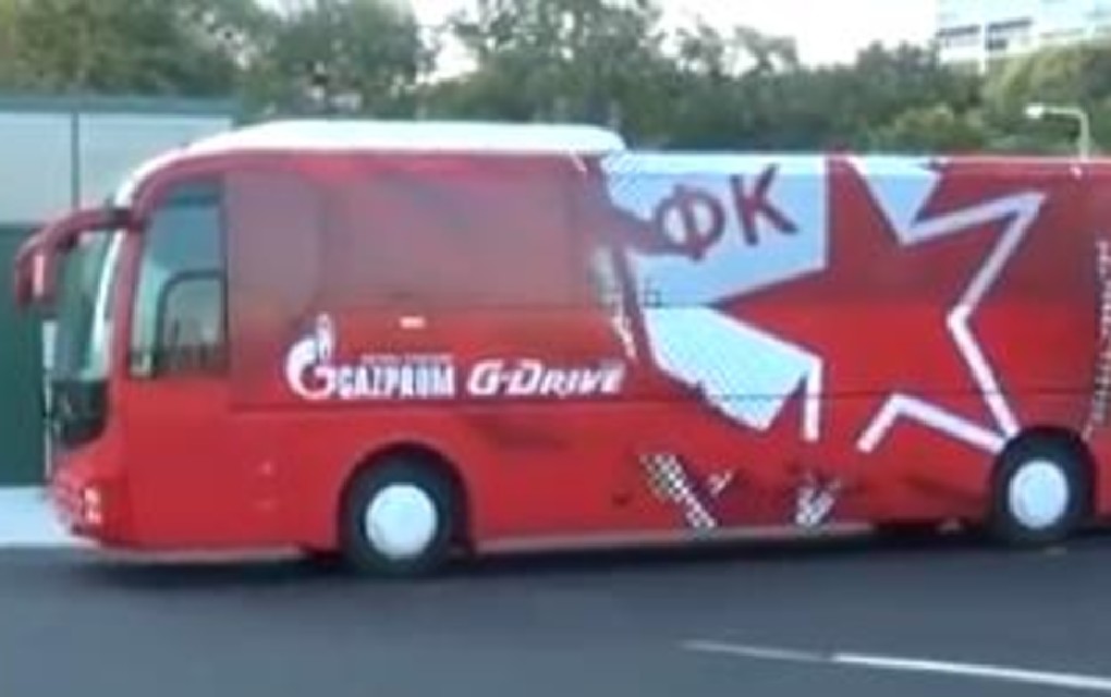 HAOS U NOVOM PAZARU: Napadnut autobus sa fudbalerima Zvezde!