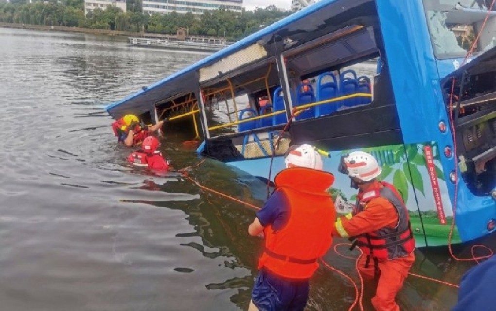 Autobus u Norveškoj sletio sa puta i pao u more, poginule najmanje tri osobe