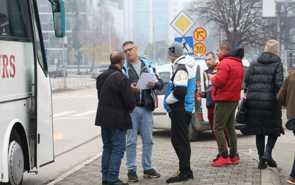 Na protest u Bijeljinu otputovalo 40 Banjalučana – Stanivuković neće podržati Petrovića?!