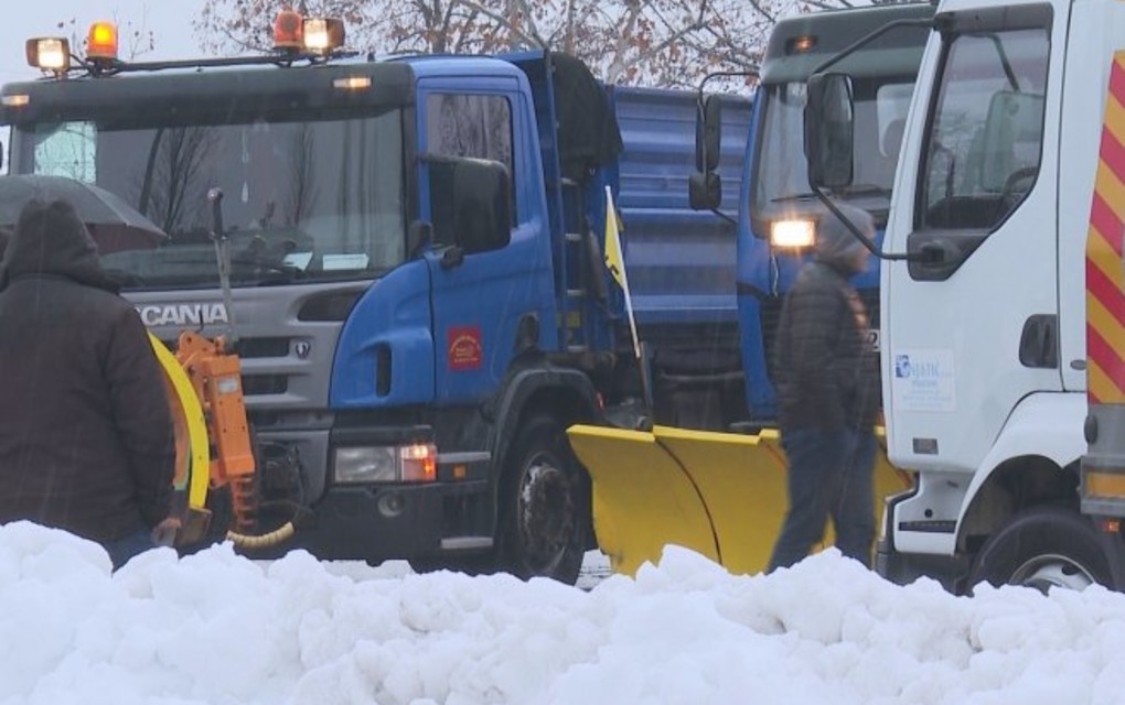 U Banjaluku stigla mehanizacija iz drugih opština i gradova – Juče su licemjerno odbijali, danas ih oberučke prihvatili i poslali na teren