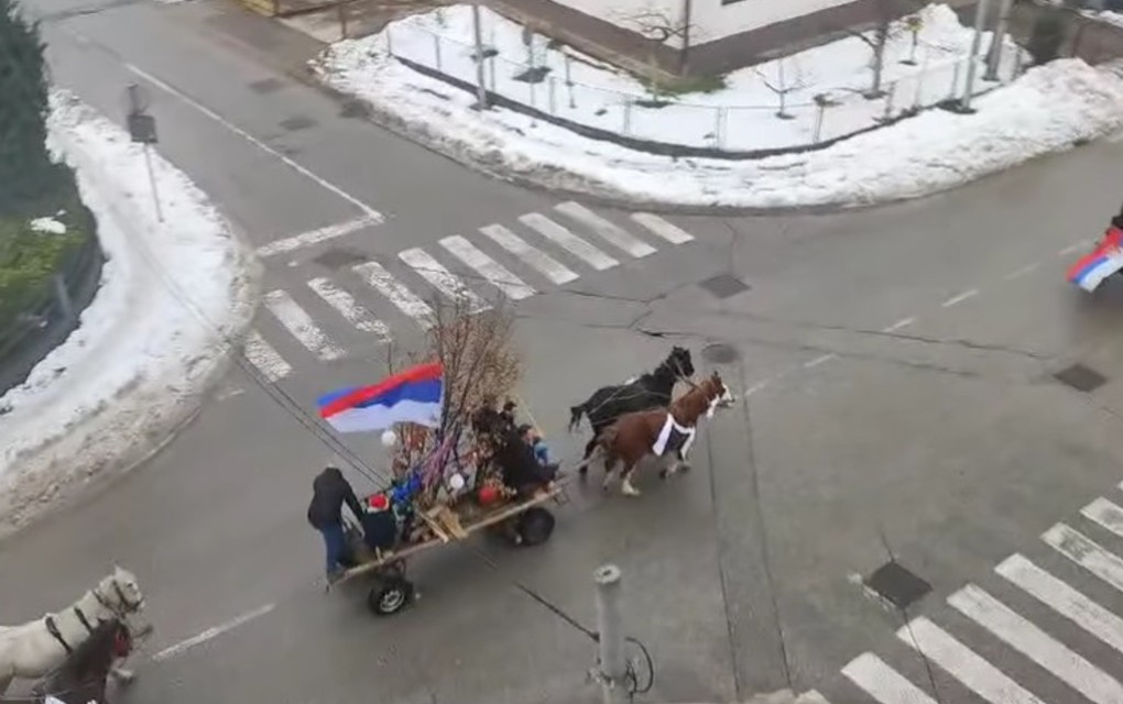 Bogosluženje u hramovima i nalaganje badnjaka širom Srpske