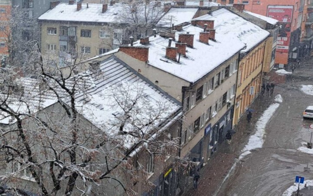 Snijeg u Banjaluci: U široj regiji grada olujni udari vjetra