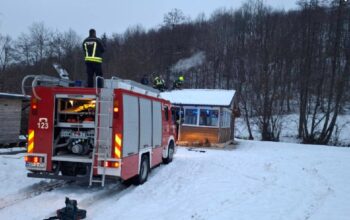 Banjalučki vatrogasci gasili požare na kući i vikendici