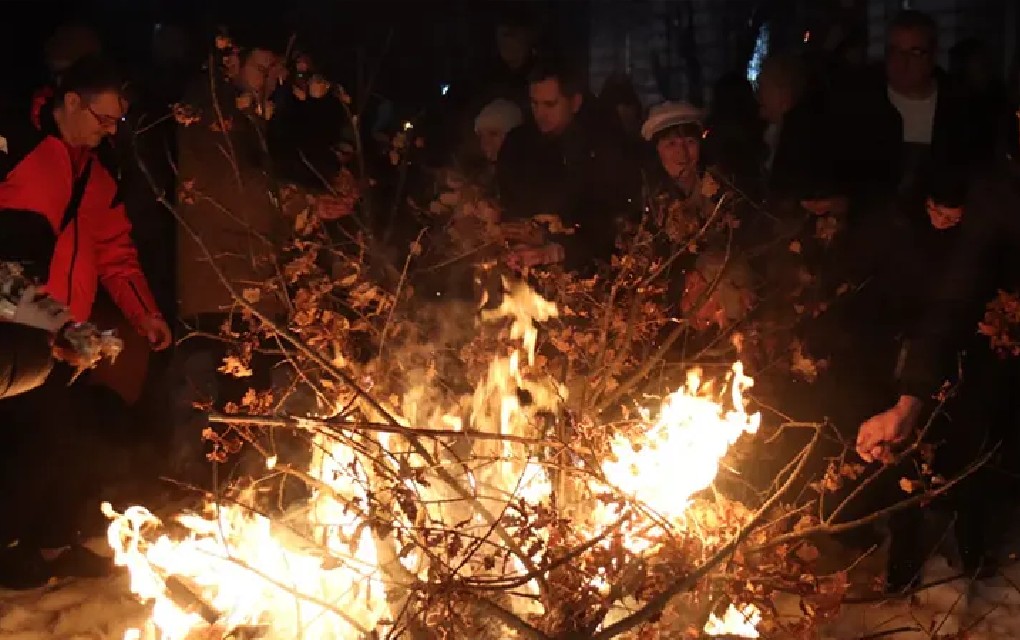 Večernje bogosluženje i nalaganje badnjaka u hramovima širom Srpske