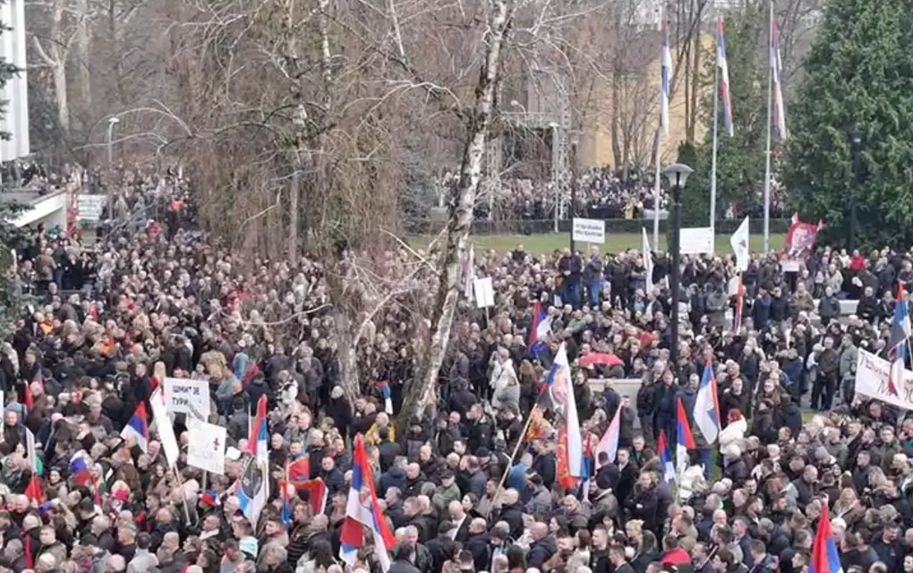 Miting ispred Narodne skupštine