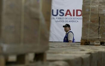 Radnicima USAID-a rečeno da ne dolaze na posao