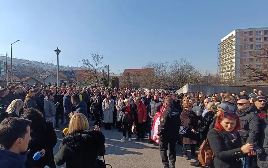 Podrška predsjedniku Dodiku i Lukiću ispred Suda BiH