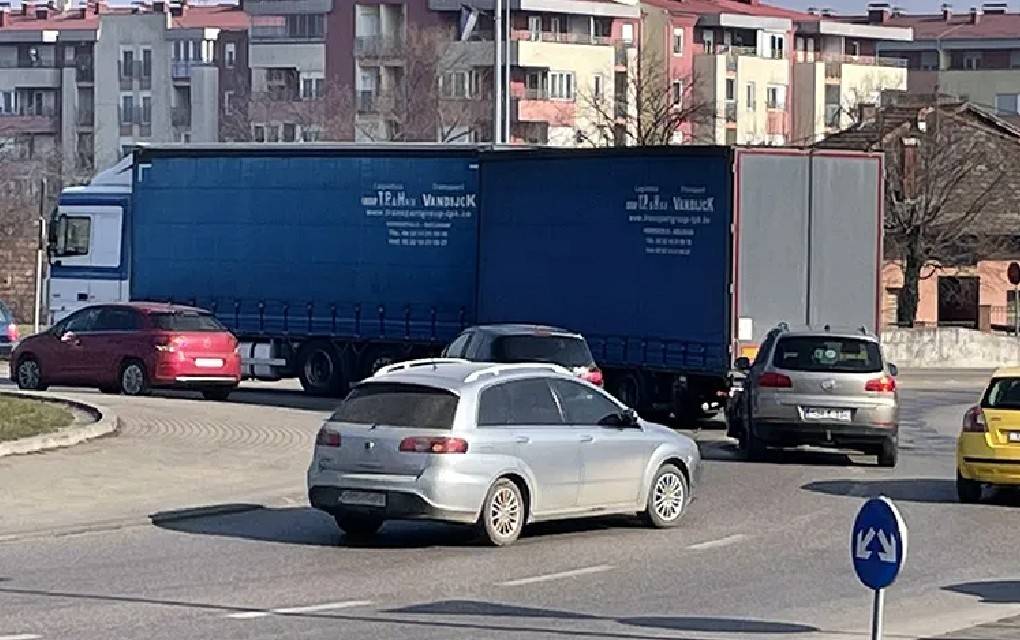 Sudar kamiona i auta u Banjaluci, ogromne gužve