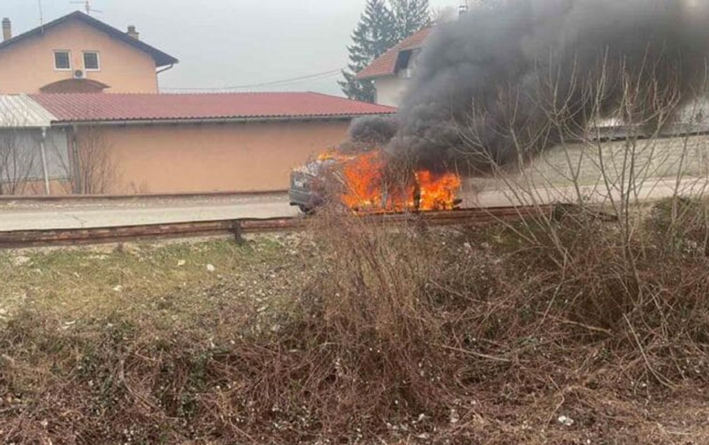 Gorio auto na putu Banjaluka – Laktaši