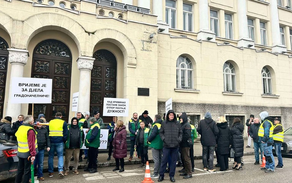 Radnici „Dep-ota“ protestuju ispred Gradske uprave u Banjaluci