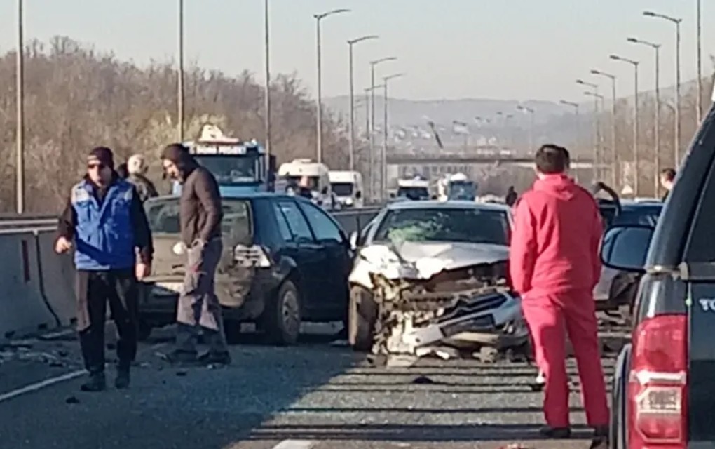 Težak udes na brzoj cesti Banjaluka-Laktaši, saobraćaj obustavljen