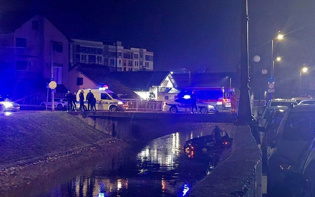 Bijeljina: Bježali od policije, pa završili u kanalu