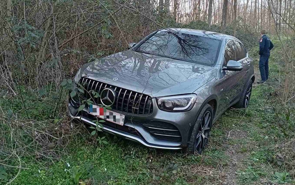 Ukradeni skupocjeni mercedes pronađen na šumskom putu