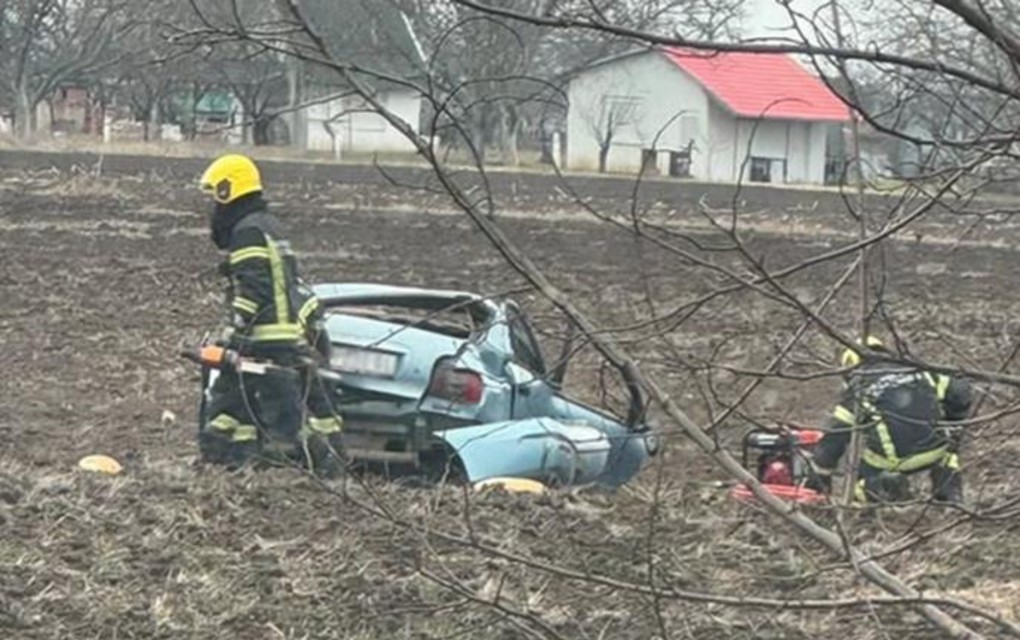 „VOZIO JE BRZO, NIJE USPEO DA ODREAGUJE NA VRIJEME I SLETELI SU“ Strašni detalji udesa kod Zrenjanina, uhapšen otac (20) POGINULE BEBE STARE SAMO 3 MESECA