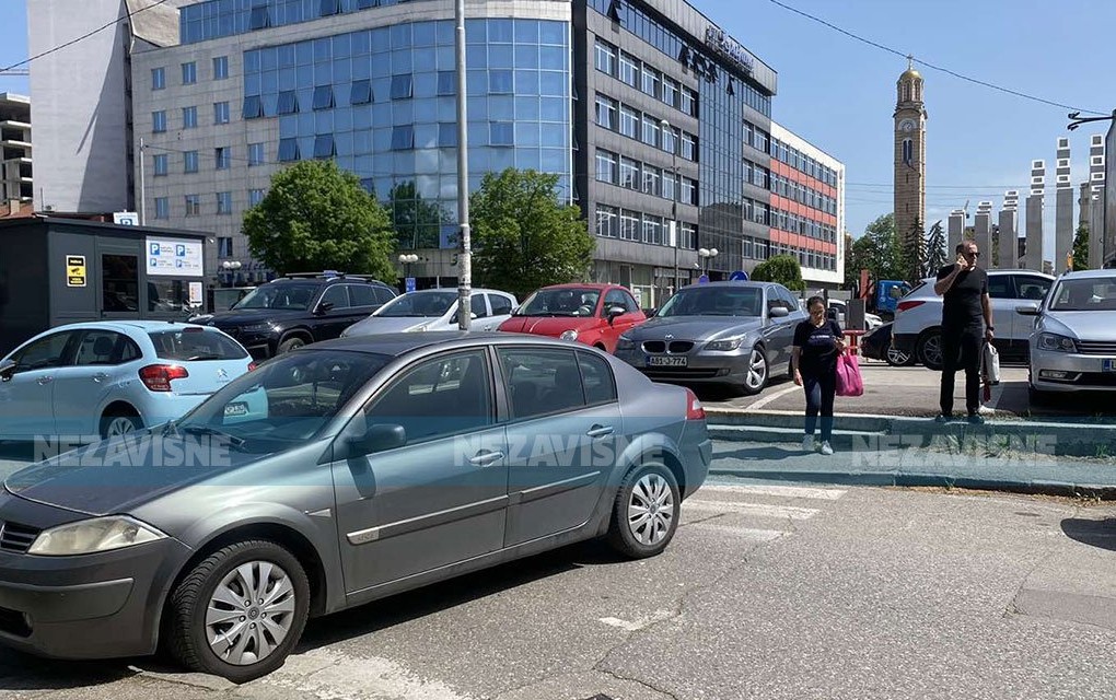 Kolaps u centru Banjaluke, dvije nezgode na par metara