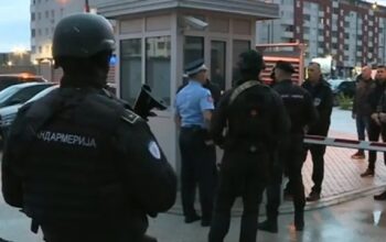 Еvo ko je došao da provocira ispred Administrativnog centra u Istočnom Sarajevu