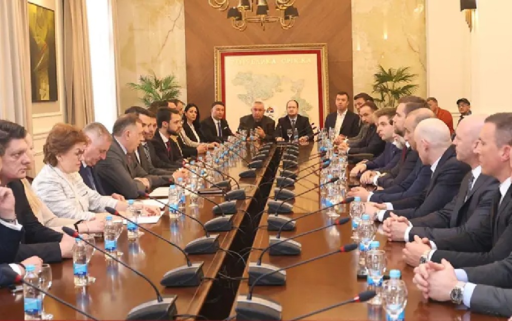 Sastanak predsjednika Srpske sa delegacijama Srba iz Austrije i Srbije