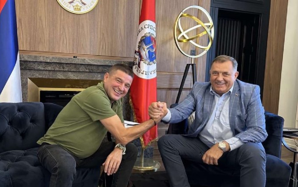 Ništa bez mikrofona: Dodik i Baja zapjevali pa osvojili društvene mreže