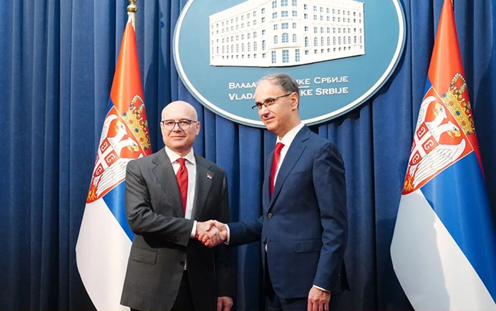 „Važno je da se smire tenzije u društvu“ Macut preuzeo od Vučevića dužnost predsjednika Vlade Srbije