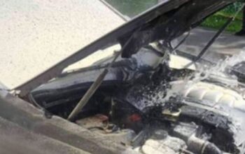 Vatrogasci gasili vatru na “mercedesu”