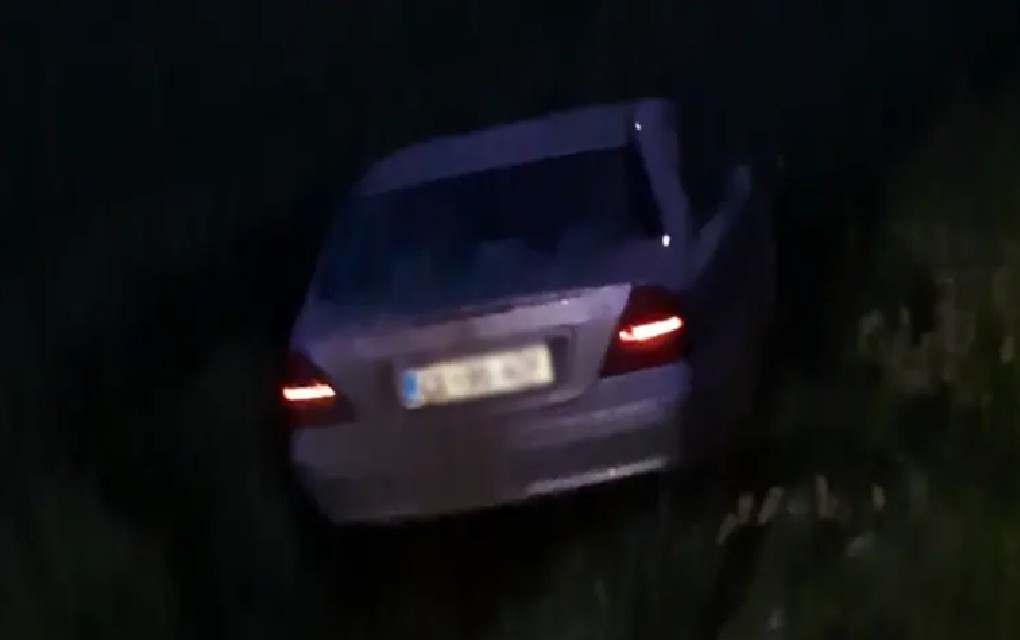 Filmska potjera u Bijeljini: Pijani vozač divljao po ulicama, pa završio u njivi