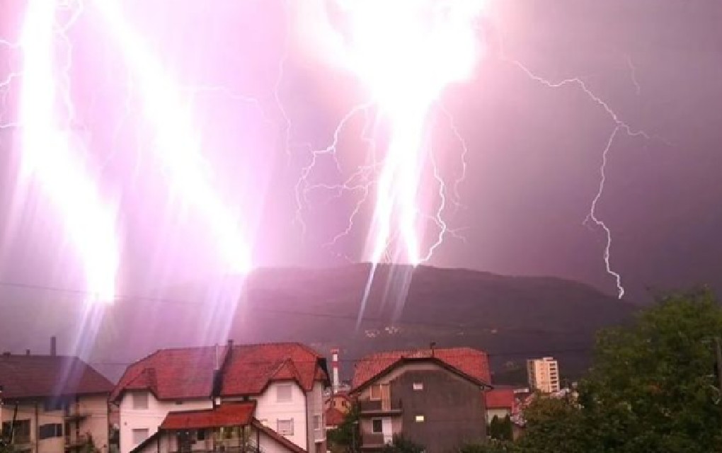 Alarm je uključen: Počela grmljavina u Banjaluci