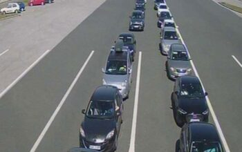 Duga čekanja na prelazima i obustave saobraćaja