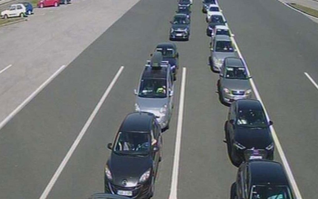 Kolaps na putevima: Duga čekanja na prelazima i obustave saobraćaja