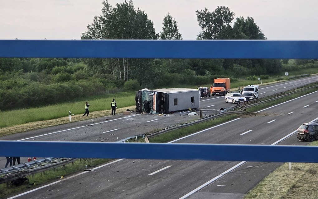 Detalji nesreće u Hrvatskoj: Vatrogasci vadili ljude iz autobusa