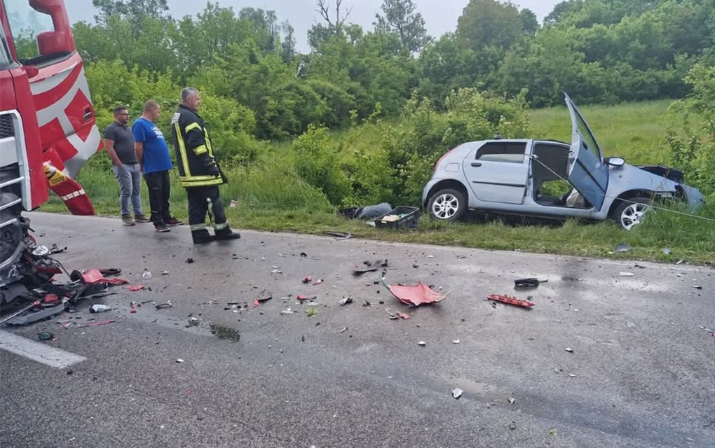 Sudar auta i kamiona u Doboju, teško povrijeđen muškarac