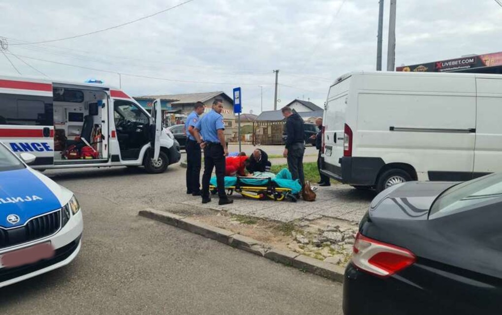 NESREĆA U TRNU! Kombi udario ženu, Hitna pomoć na mjestu udesa