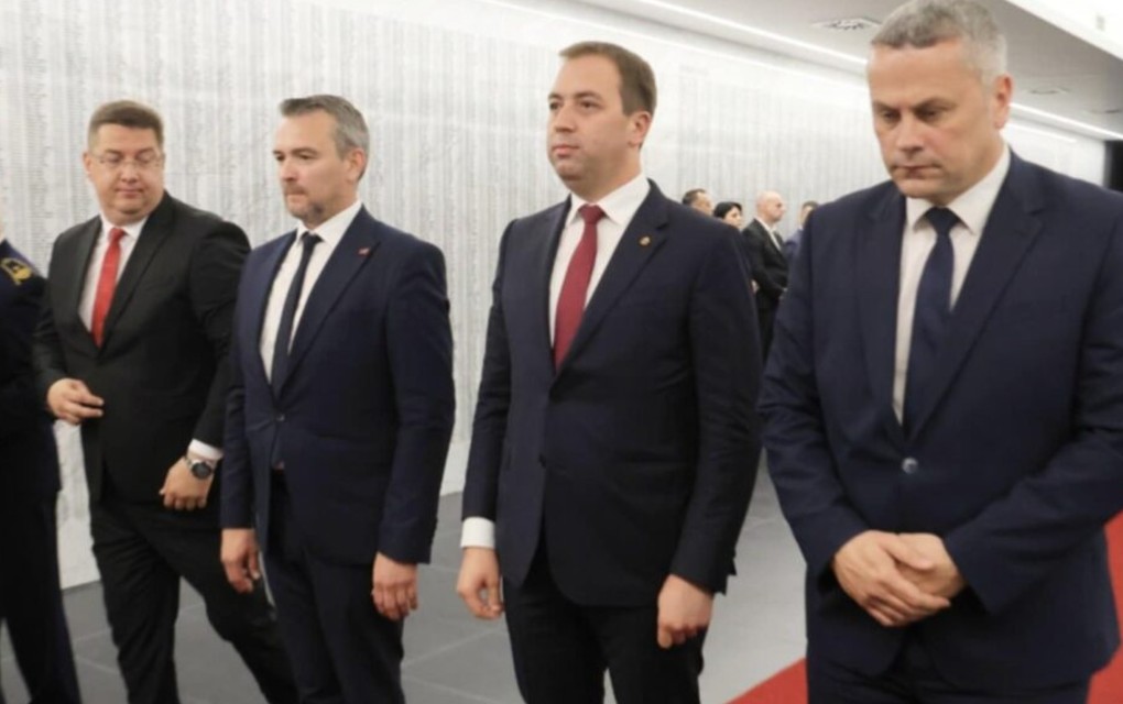Vječna slava i zahvalnost Vojsci Republike Srpske