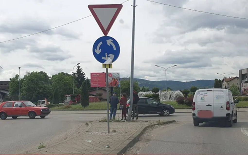 Sudar u kružnom toku kod Centruma, otežan saobraćaj