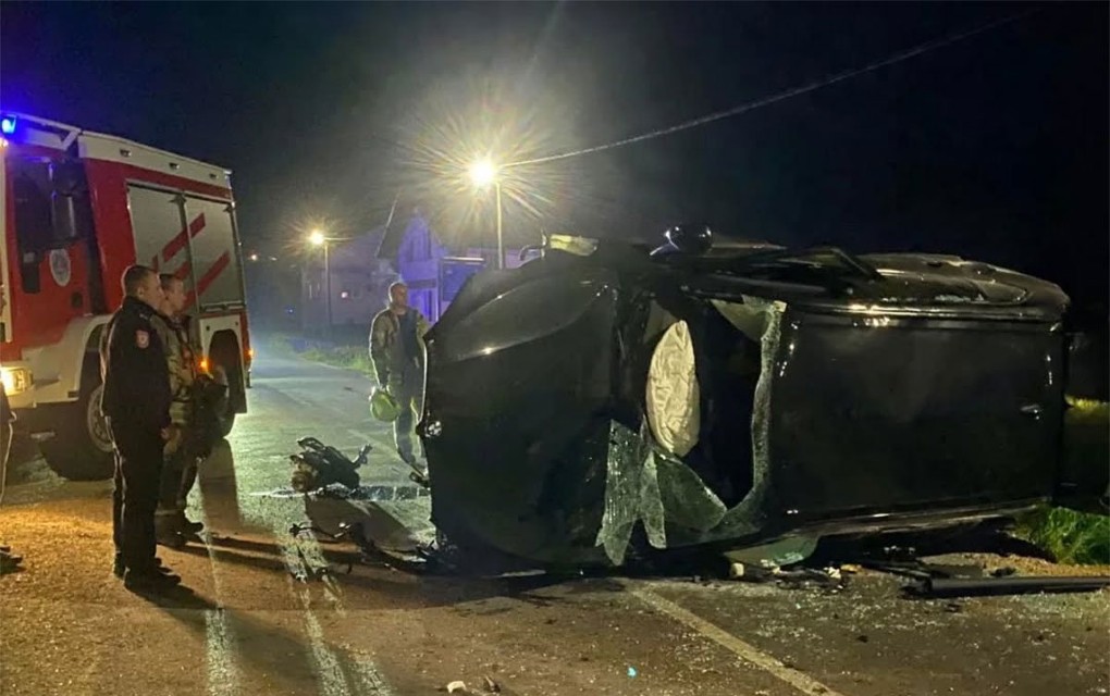 Povrijeđene dvije osobe, suvozač u BMW-u prevezan na UKC RS