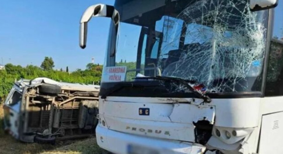 Nezgoda na ulazu u Mostar: Sudarili se autobus i kombi