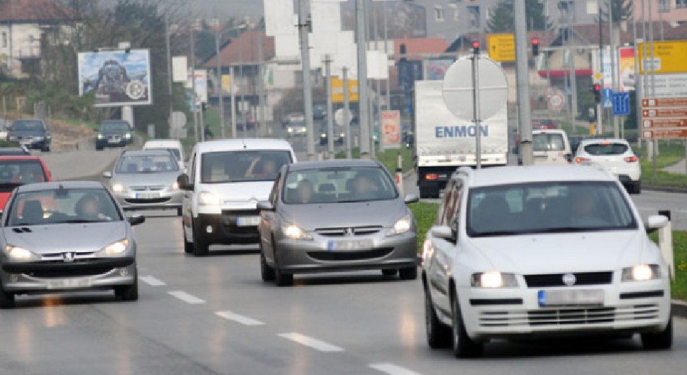Savjetuje se oprezna vožnja: Vikend donosi gužve na putevima