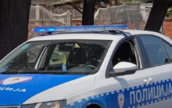 Policija zaustavila reno pa kod suvozača pronašla bombu