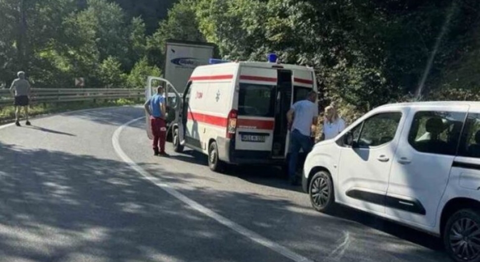 Na terenu tri vozila hitne pomoći: Teška saobraćajka na putu Jajce – Banjaluka