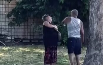 Muškarac pred prolaznicima šamarao ženu