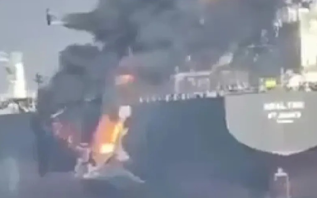 Ometanje navigacije: Sudar dva tankera u Hormuškom moreuzu, požar i dim vide se kilometrima daleko