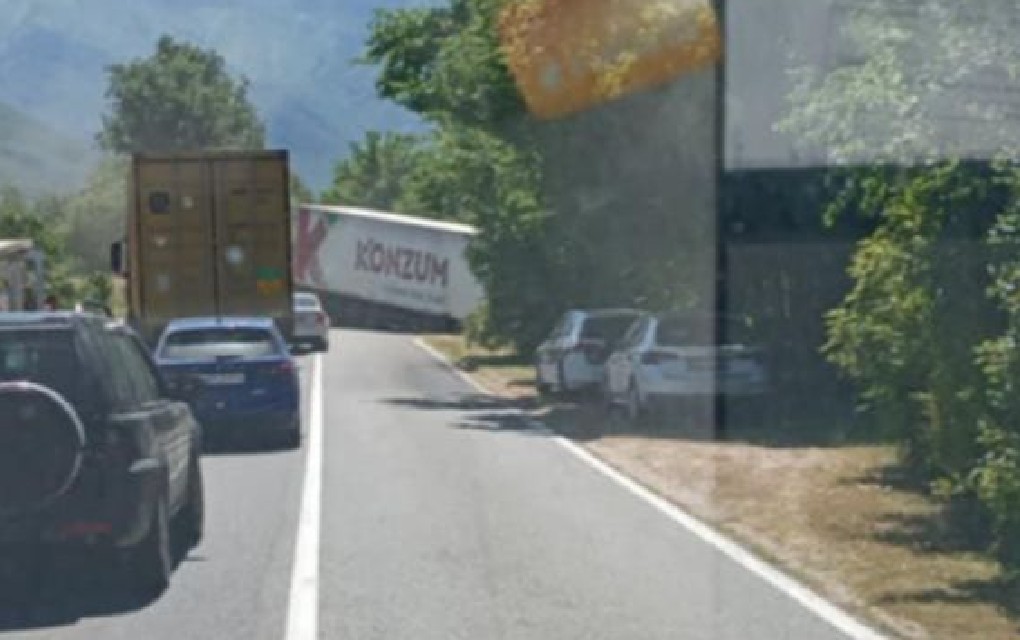 Kolaps kod Mostara: Zaglavljeni u kolonama na velikim vrućinama
