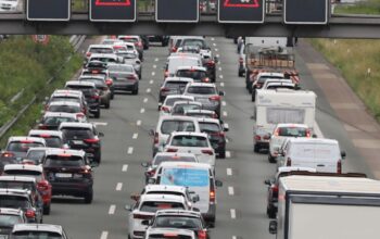 Hiljade vozila zaglavljene na auto-putu