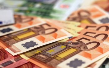 Kod dva maloljetnika pronađeno više od 45.000 evra