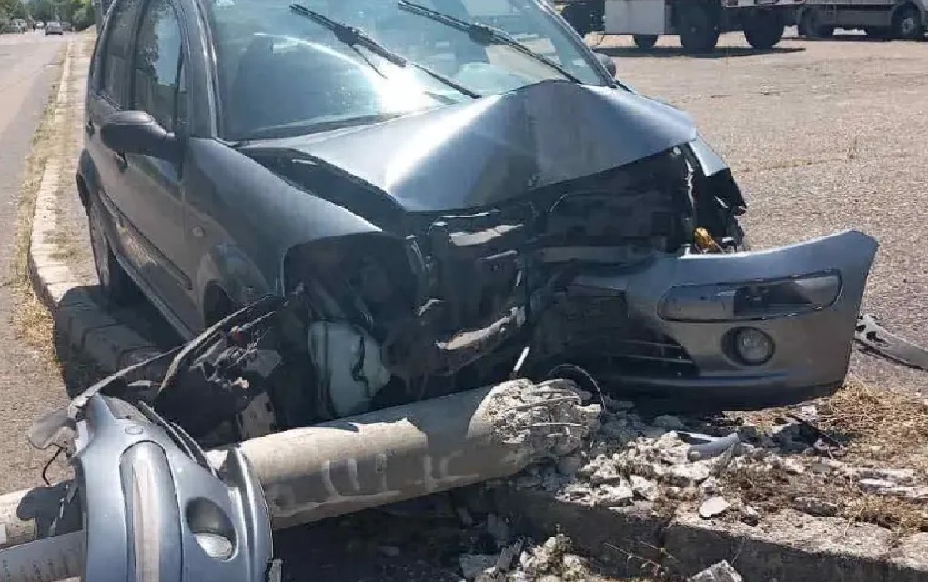 Udario u stub rasvjete u blizini poligona za polaganje, obustavljen saobraćaj