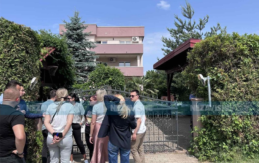 Iz kuće Milana Miličevića iznesen paket