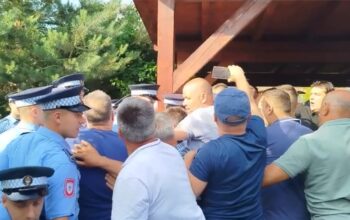 naguravanje sa policijom