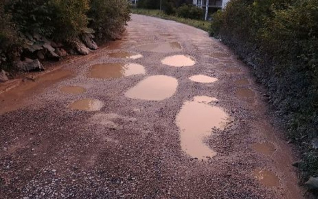 Digli glas protiv Stanivukovića i u banjalučkom SDS-u?! Dosta „visoke politike“: Riješi rupe na putu!