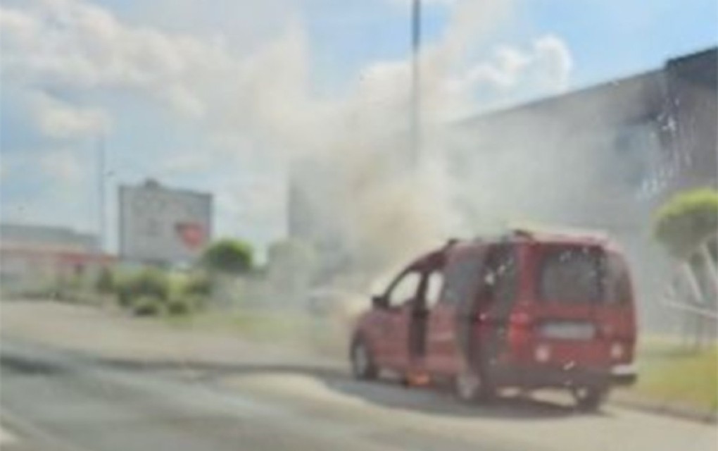 Zapalio se kombi u Banjaluci