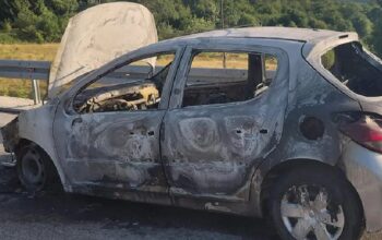 Automobil u potpunosti izgorio tokom vožnje
