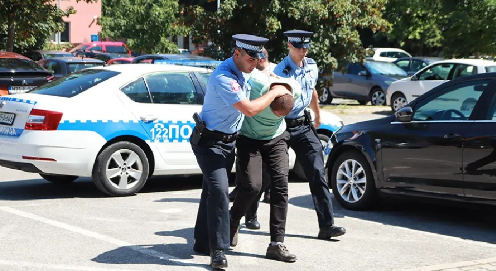 Osumnjičeni za ubistvo rođenog brata sproveden u OJT